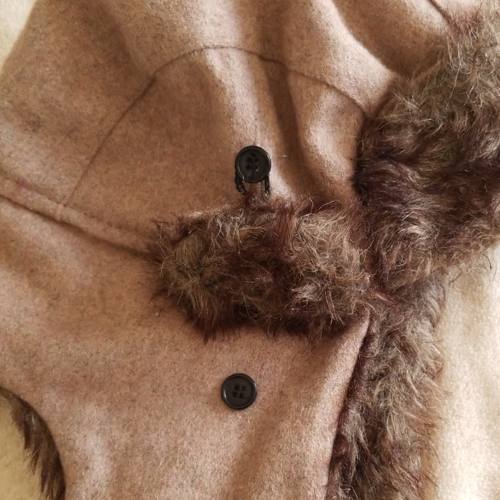 Fuzzy hat - Picture 3 of 4